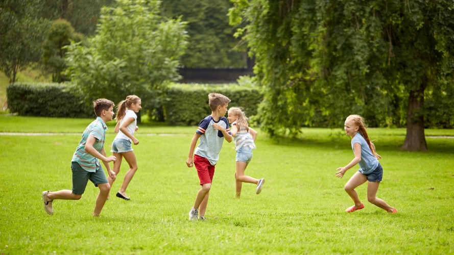 „Spielen“ hat eine große Bedeutung für die kindliche Entwicklung, vor allem das sogenannte „freie Spiel“. „Spielen“ hat eine große Bedeutung für die kindliche Entwicklung, vor allem das sogenannte „freie Spiel“.